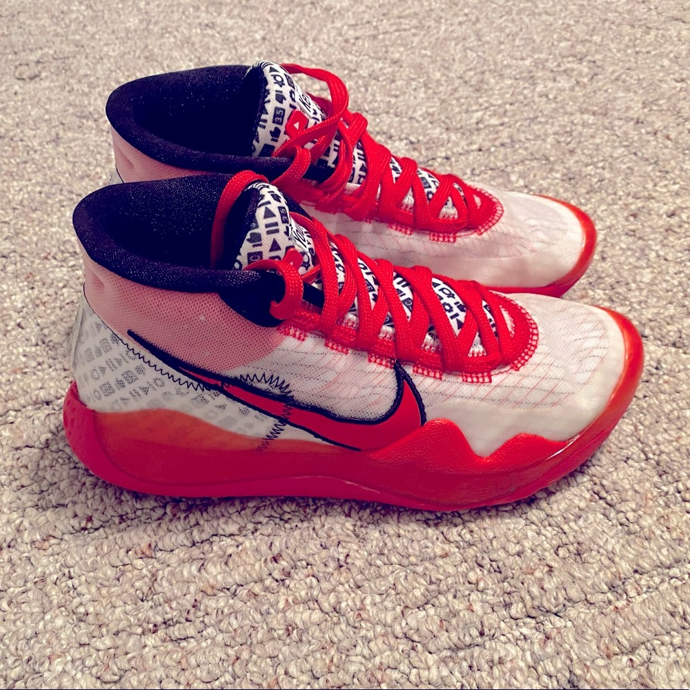 Nike KD 12 “YouTube” GS size 4Y